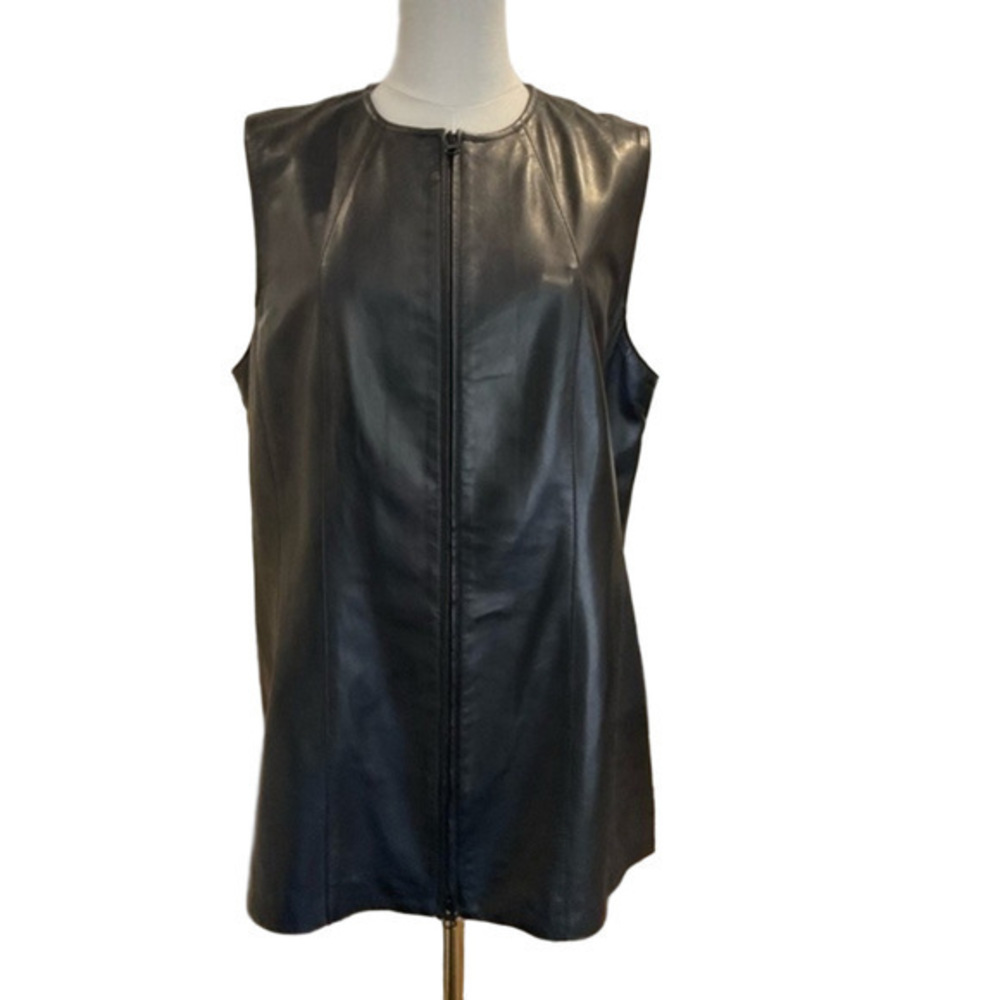Danier Leather made in Canada! Size Large women’s black leather ves